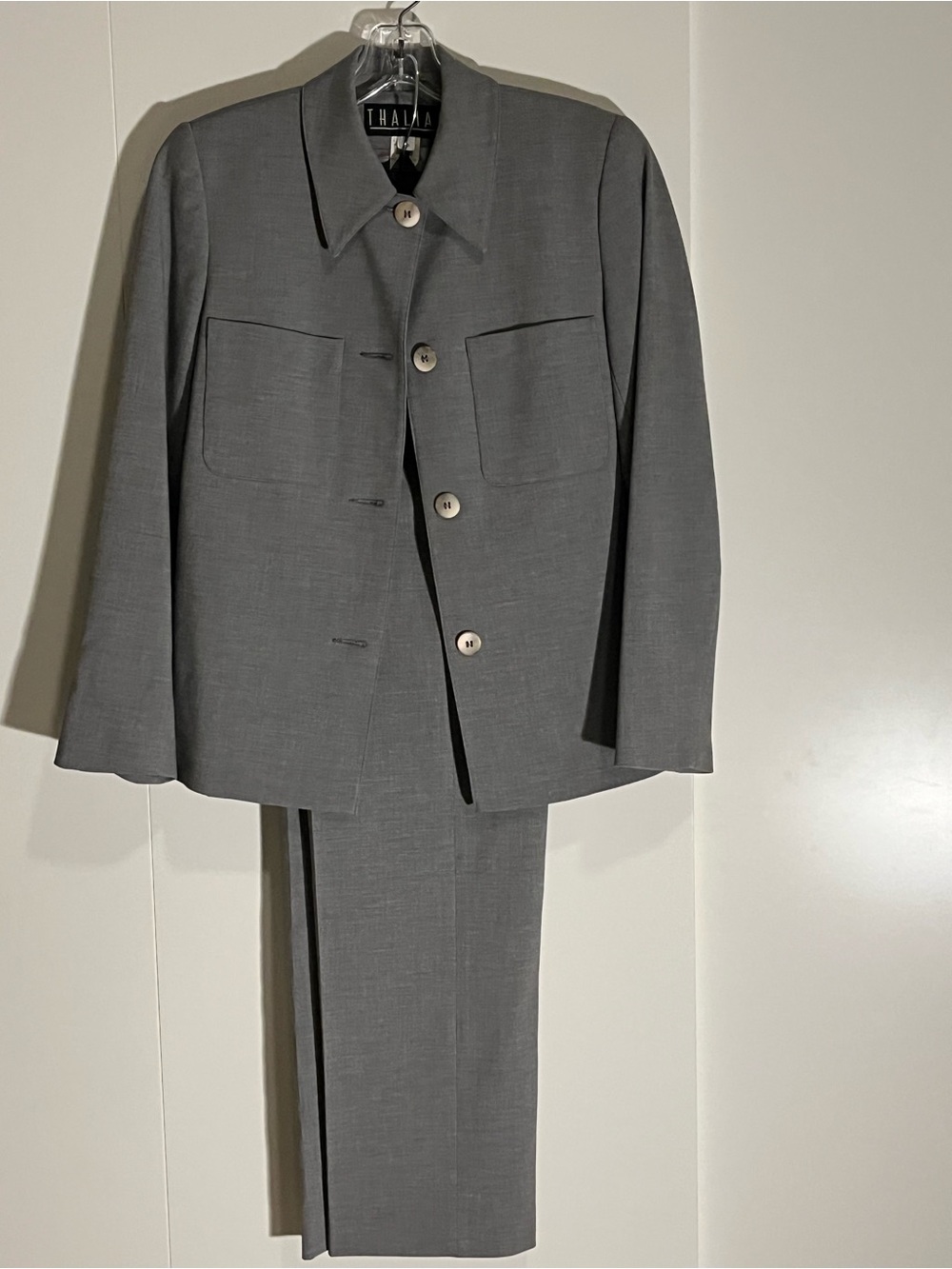 Thalian Gray Women's Two-Piece Pant Suit